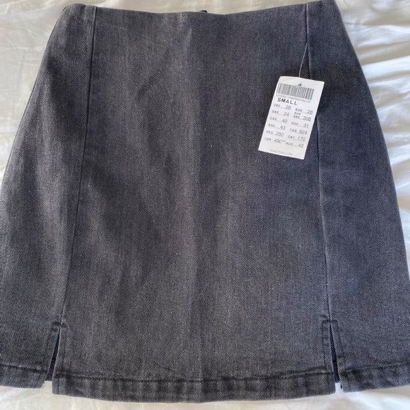 Brandy Melville CARA DENIM SKIRT (Black) - Picture 1 of 7